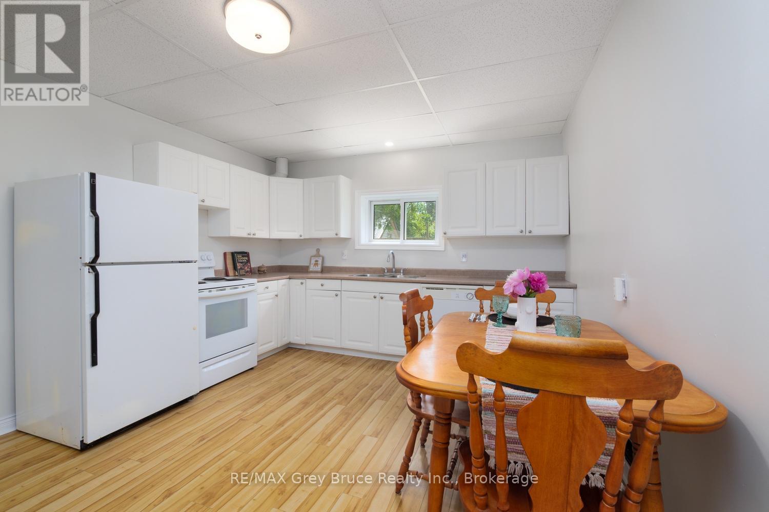586 Dawson Street S, South Bruce Peninsula, Ontario  N0H 2T0 - Photo 8 - X13517462