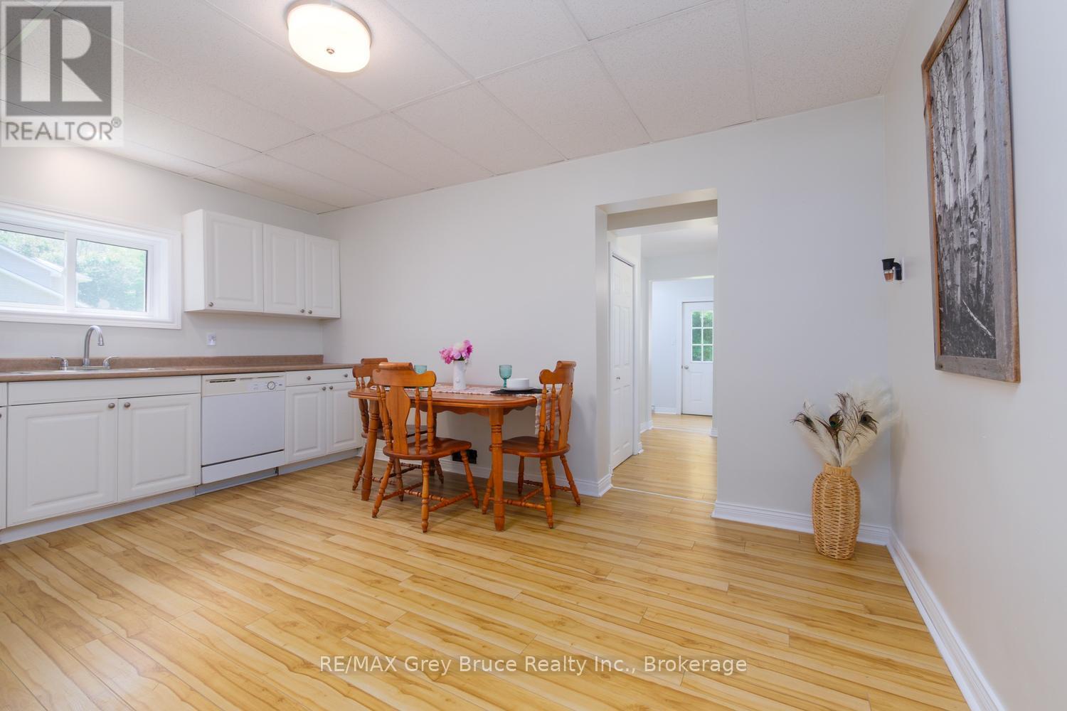 586 Dawson Street S, South Bruce Peninsula, Ontario  N0H 2T0 - Photo 9 - X13517462