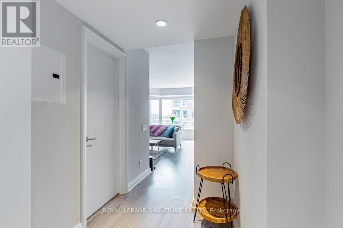 1814 - 155 Yorkville Avenue, Toronto, Ontario  M5R 0B4 - Photo 2 - C13517552