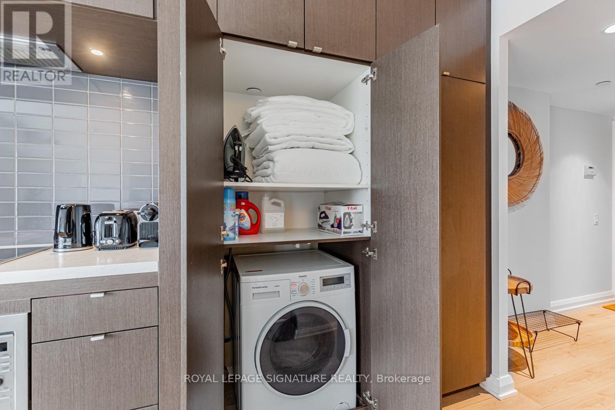 1814 - 155 Yorkville Avenue, Toronto, Ontario  M5R 0B4 - Photo 8 - C13517552