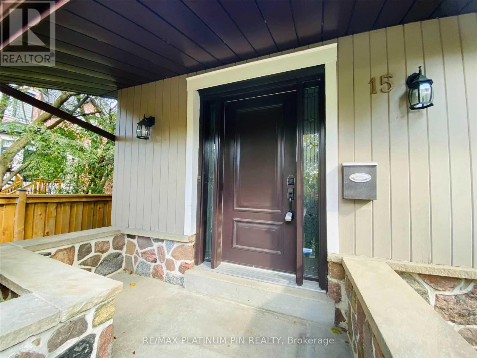 15 Whitelock Crescent, Toronto, Ontario  M2K 1V9 - Photo 2 - C13517608