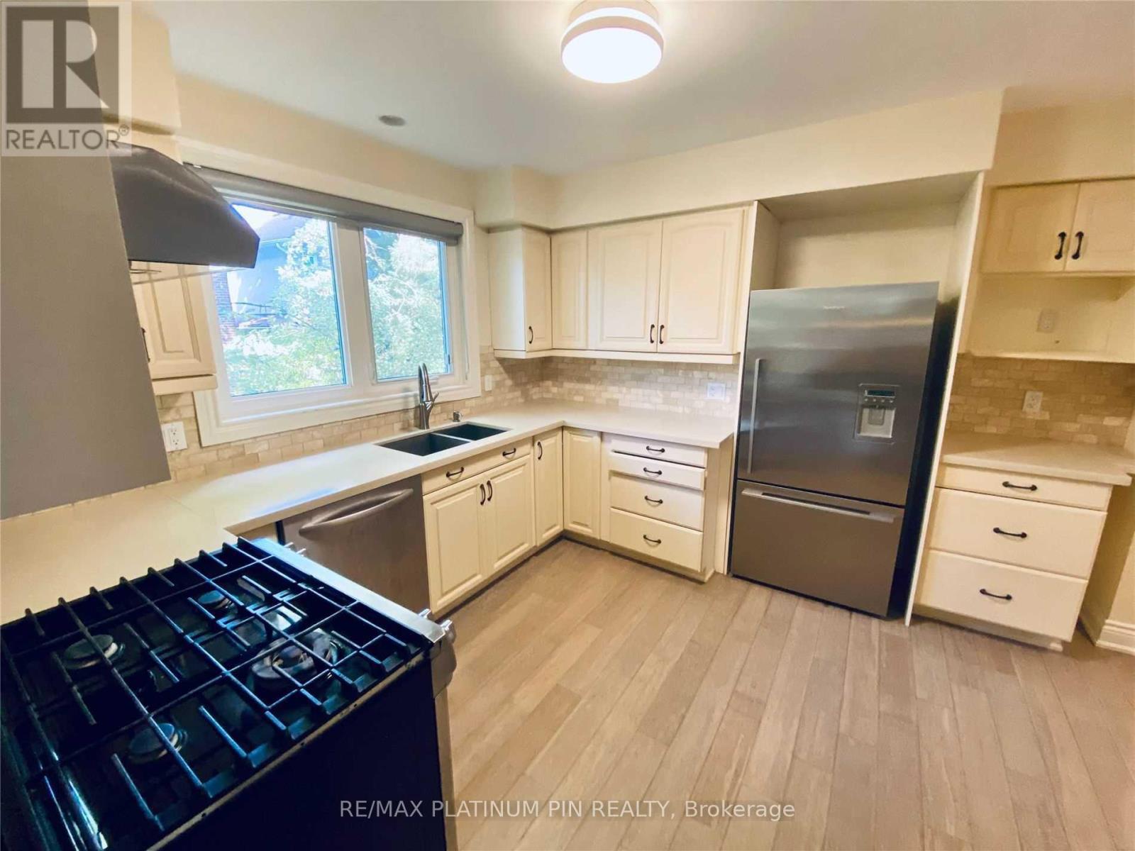 15 Whitelock Crescent, Toronto, Ontario  M2K 1V9 - Photo 5 - C13517608