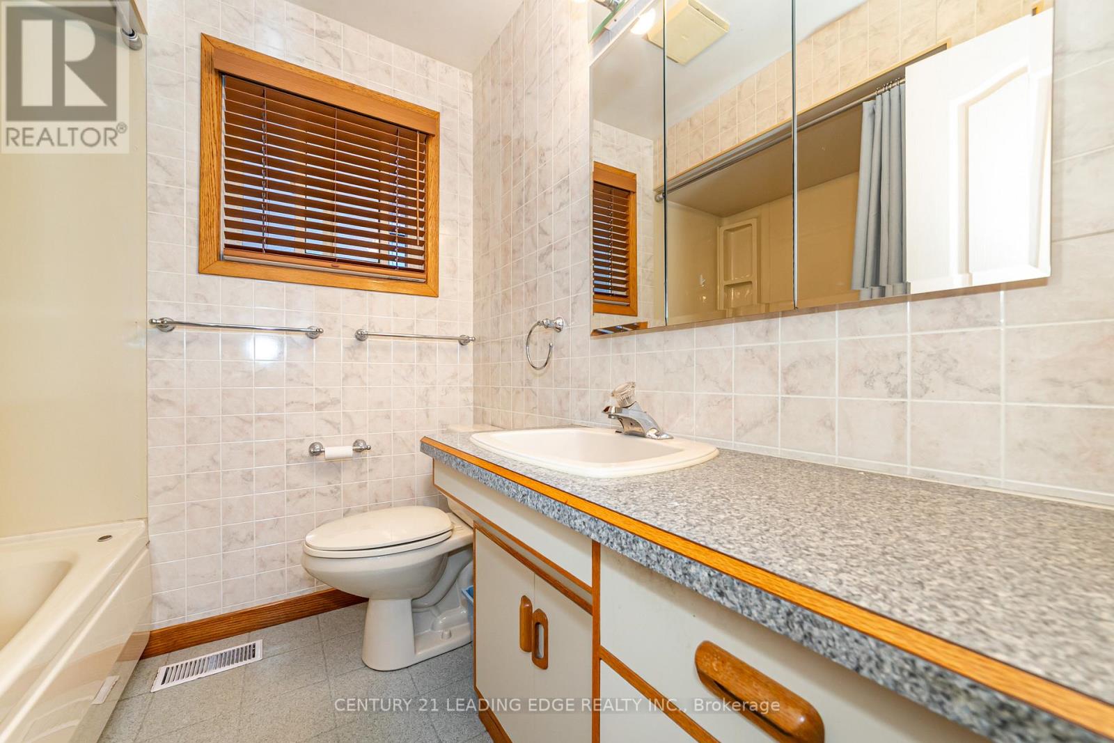 815 Douglas Avenue, Pickering, Ontario  L1W 1N2 - Photo 12 - E13517578