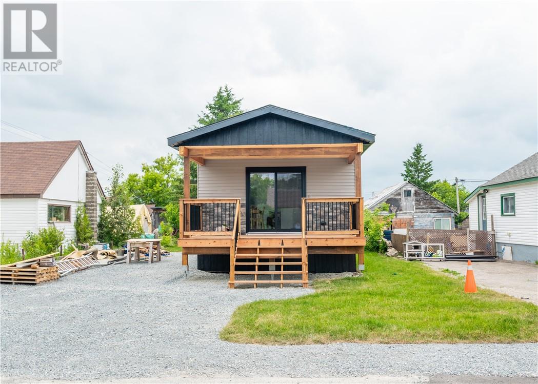 3 Clyde Street, Capreol, Ontario  P0M 1H0 - Photo 2 - 2128963