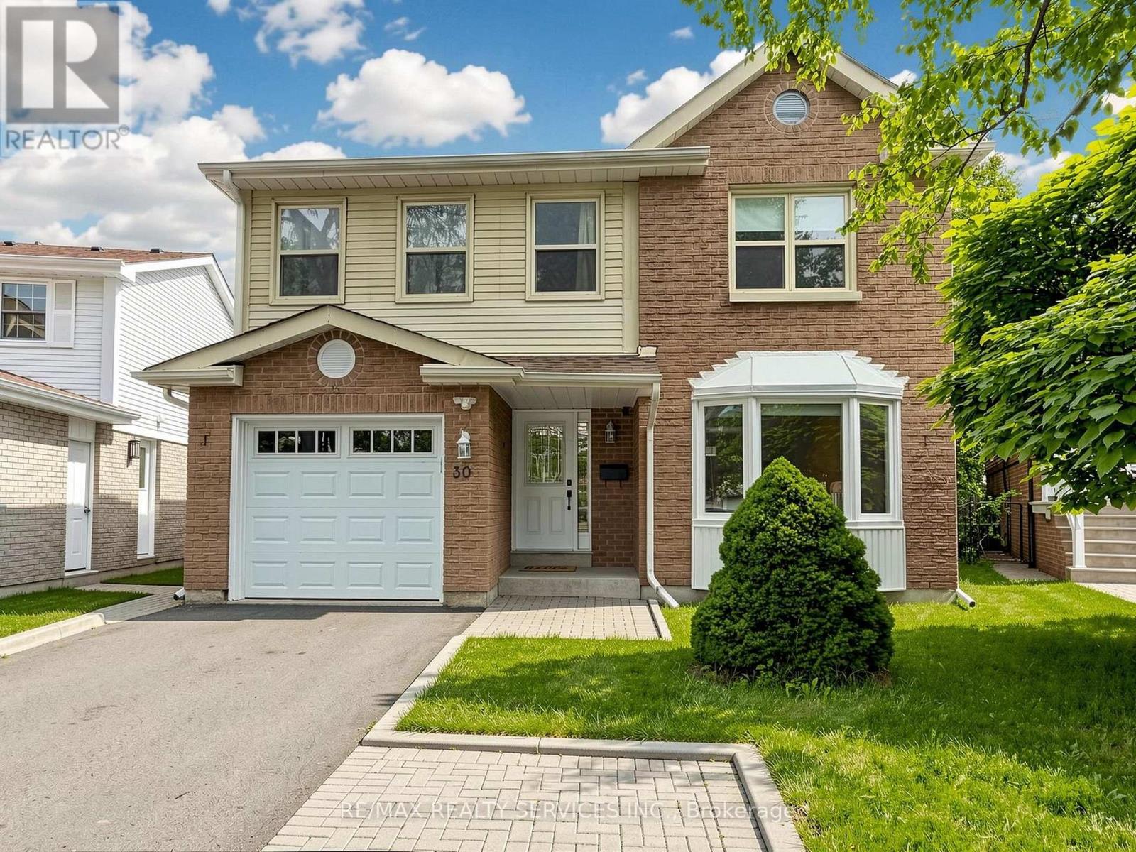30 MCGILLIVARY CRESCENT, Brampton (Central Park)
