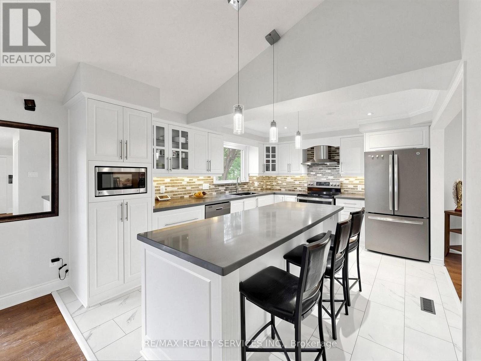 30 Mcgillivary Crescent, Brampton, Ontario  L6S 3P7 - Photo 14 - W13517472