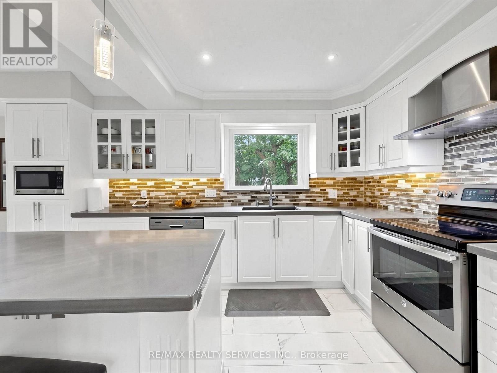 30 Mcgillivary Crescent, Brampton, Ontario  L6S 3P7 - Photo 15 - W13517472