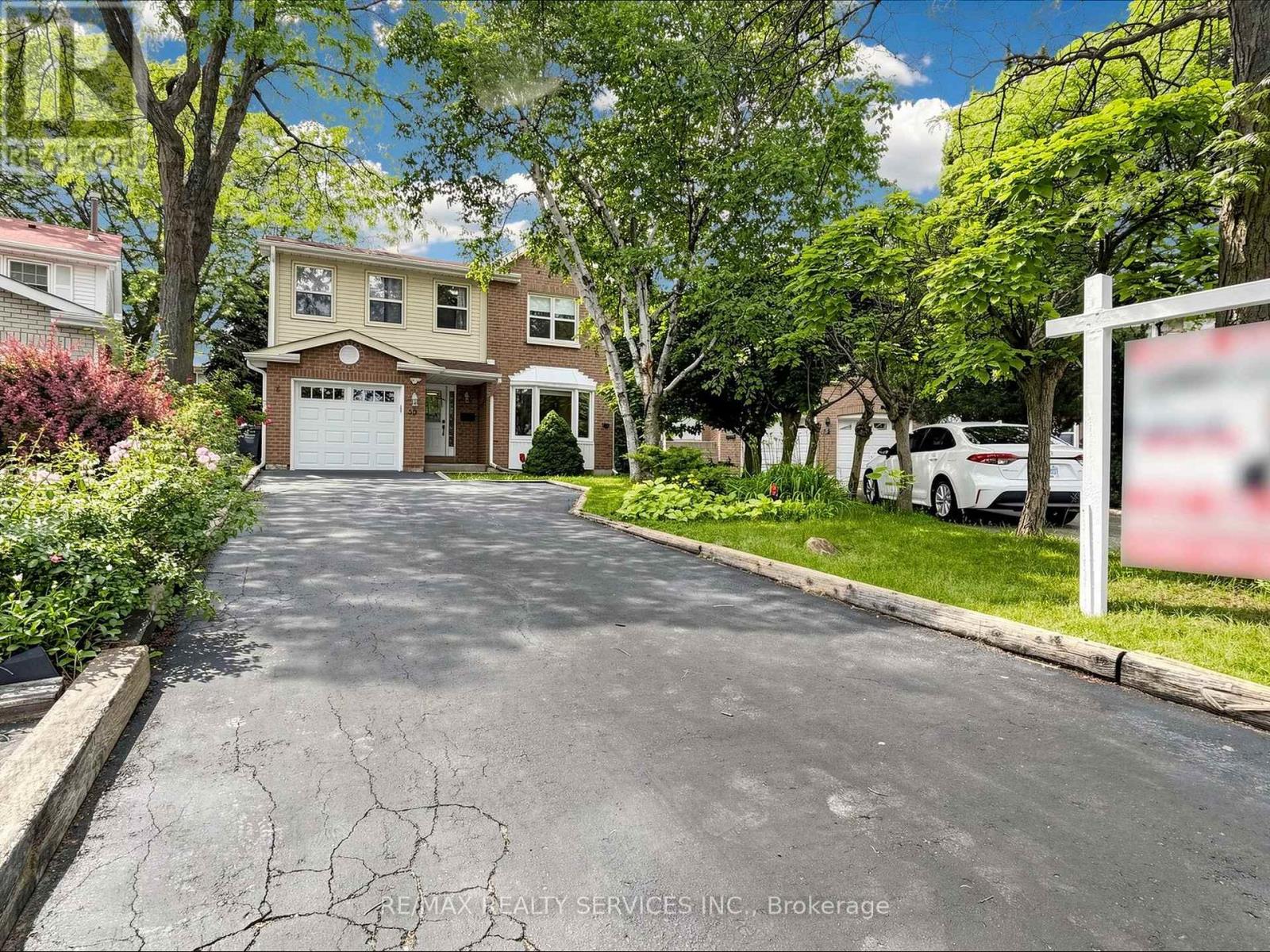 30 Mcgillivary Crescent, Brampton, Ontario  L6S 3P7 - Photo 2 - W13517472