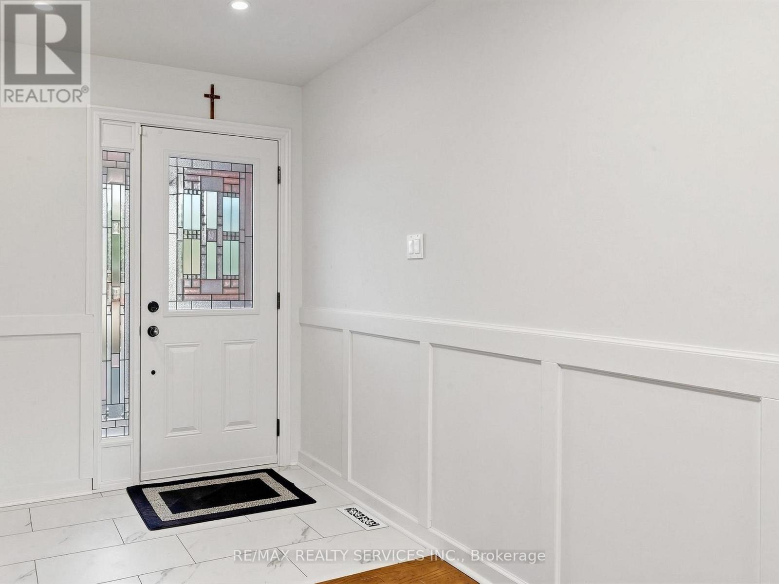 30 Mcgillivary Crescent, Brampton, Ontario  L6S 3P7 - Photo 4 - W13517472