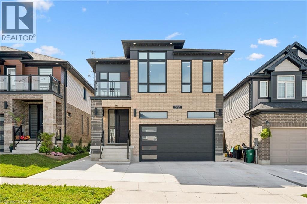 552 NATHALIE Crescent, Kitchener, Ontario