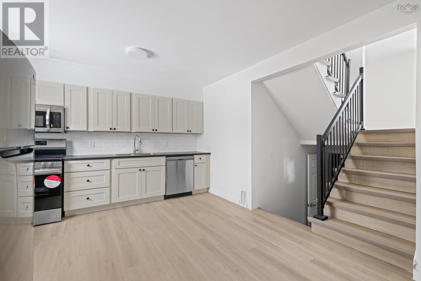 16-16a Ruben Court, Dartmouth, Nova Scotia  B2X 1L9 - Photo 1 - 202616401