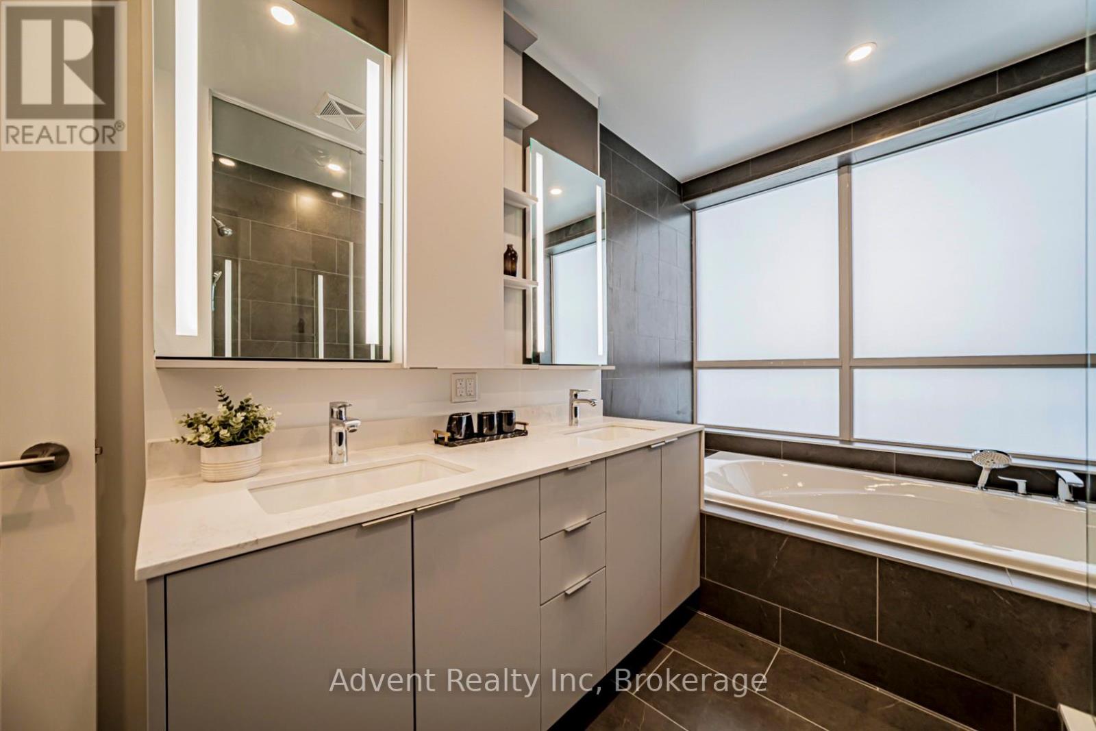 Ph01 - 8 Cedarland Drive, Markham, Ontario  L6G 0H4 - Photo 30 - N13234934
