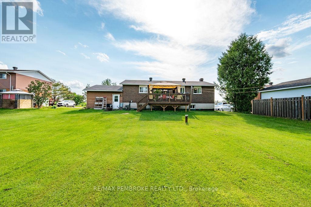 41 Meadowbrook Drive, Laurentian Valley, Ontario  K8A 7C2 - Photo 35 - X13517706