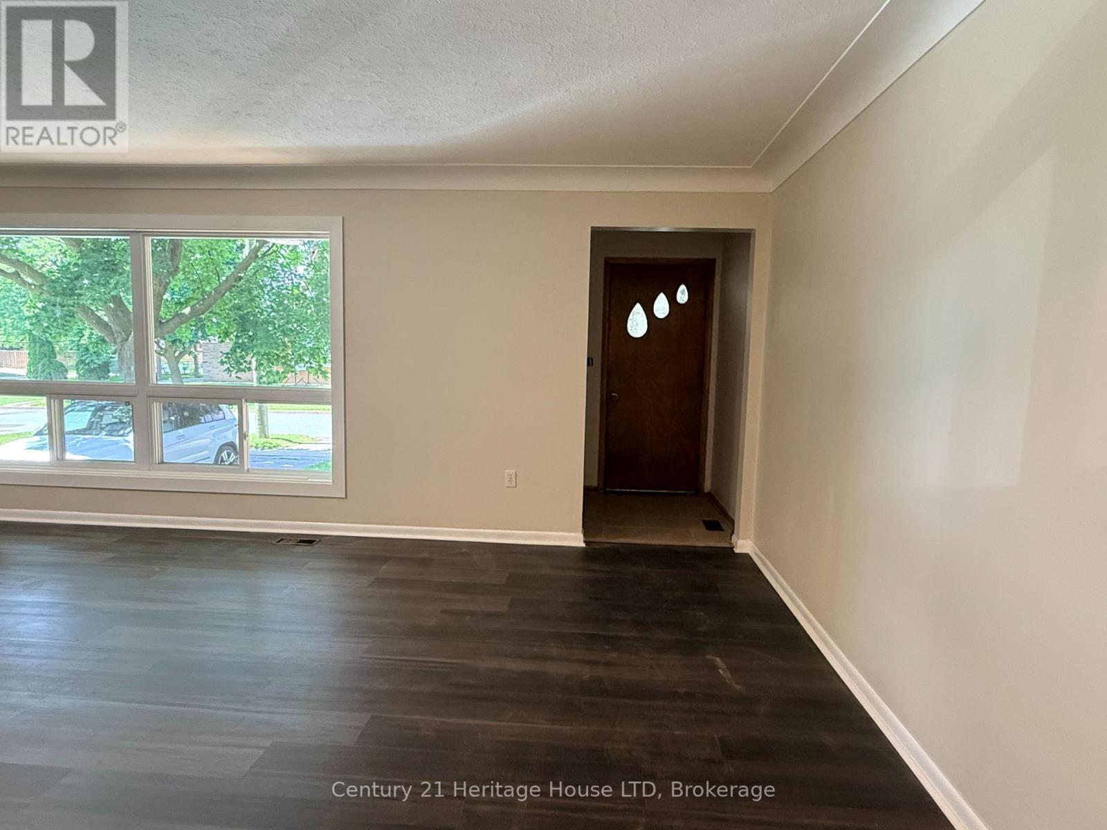 6780 Hagar Avenue, Niagara Falls, Ontario  L2G 5M4 - Photo 2 - X13517702