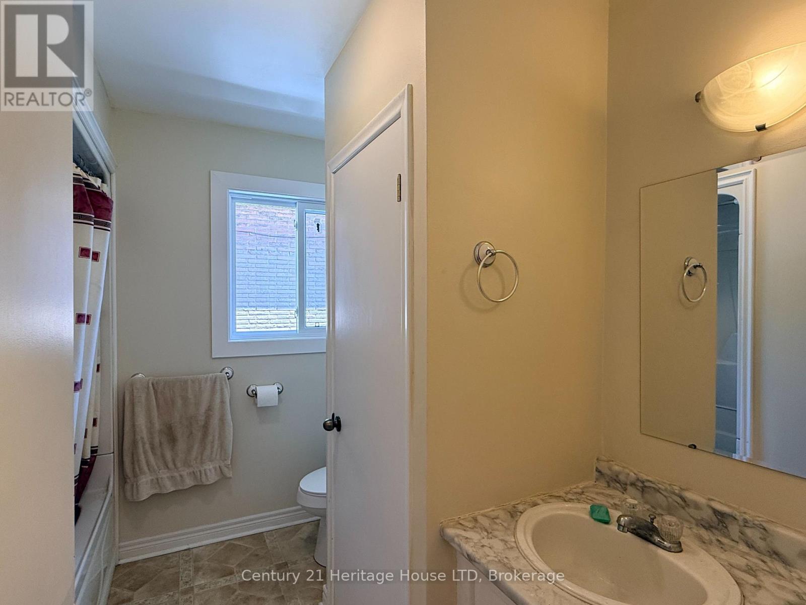 6780 Hagar Avenue, Niagara Falls, Ontario  L2G 5M4 - Photo 9 - X13517702
