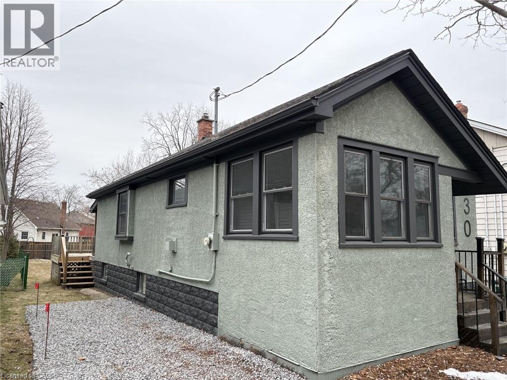 30 Eastchester Avenue, St. Catharines, Ontario  L2P 2V6 - Photo 2 - 40844914
