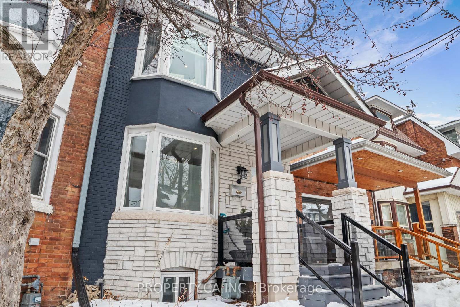 Upper - 635 Christie Street, Toronto, Ontario  M6G 3E6 - Photo 1 - C13517904