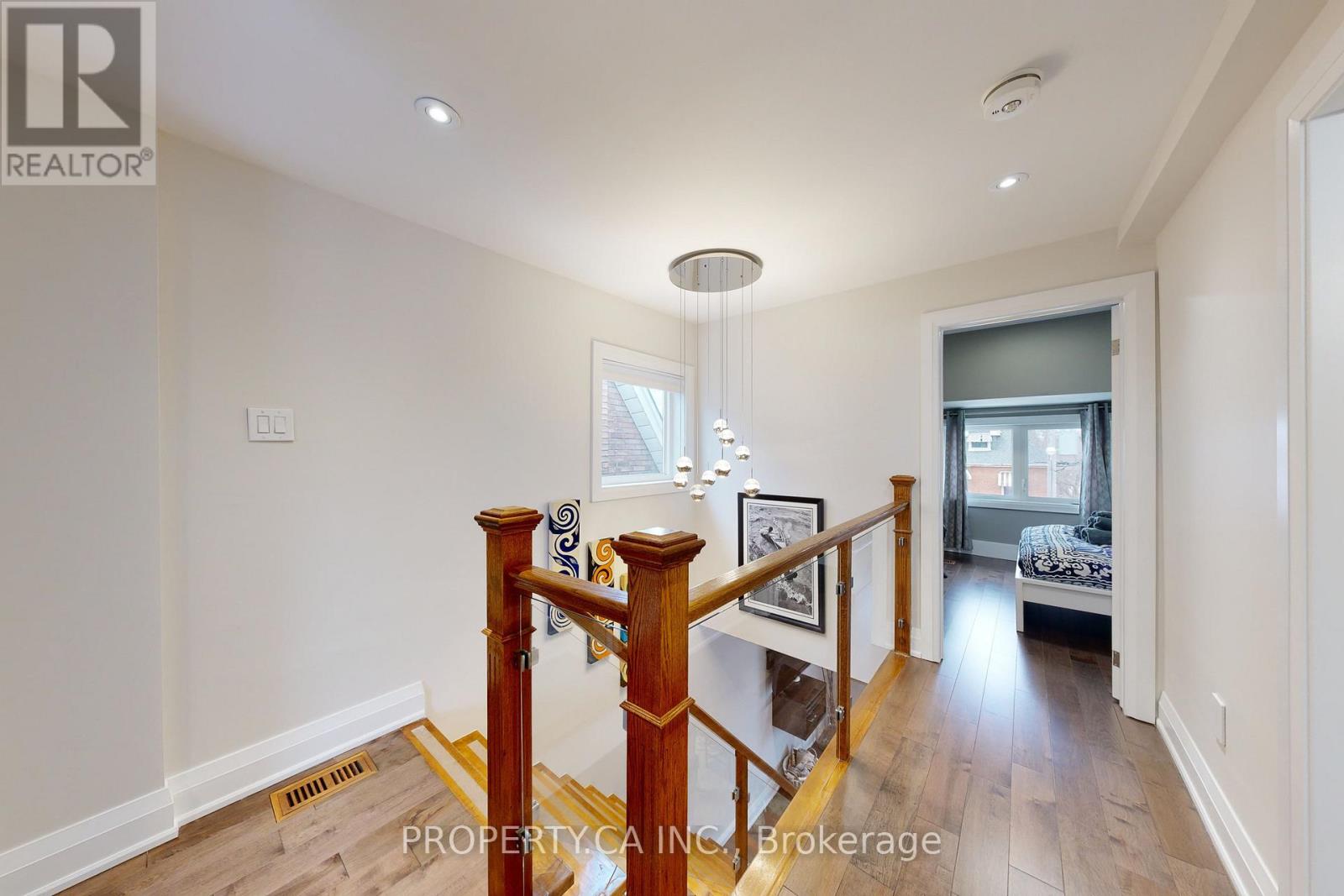 Upper - 635 Christie Street, Toronto, Ontario  M6G 3E6 - Photo 13 - C13517904