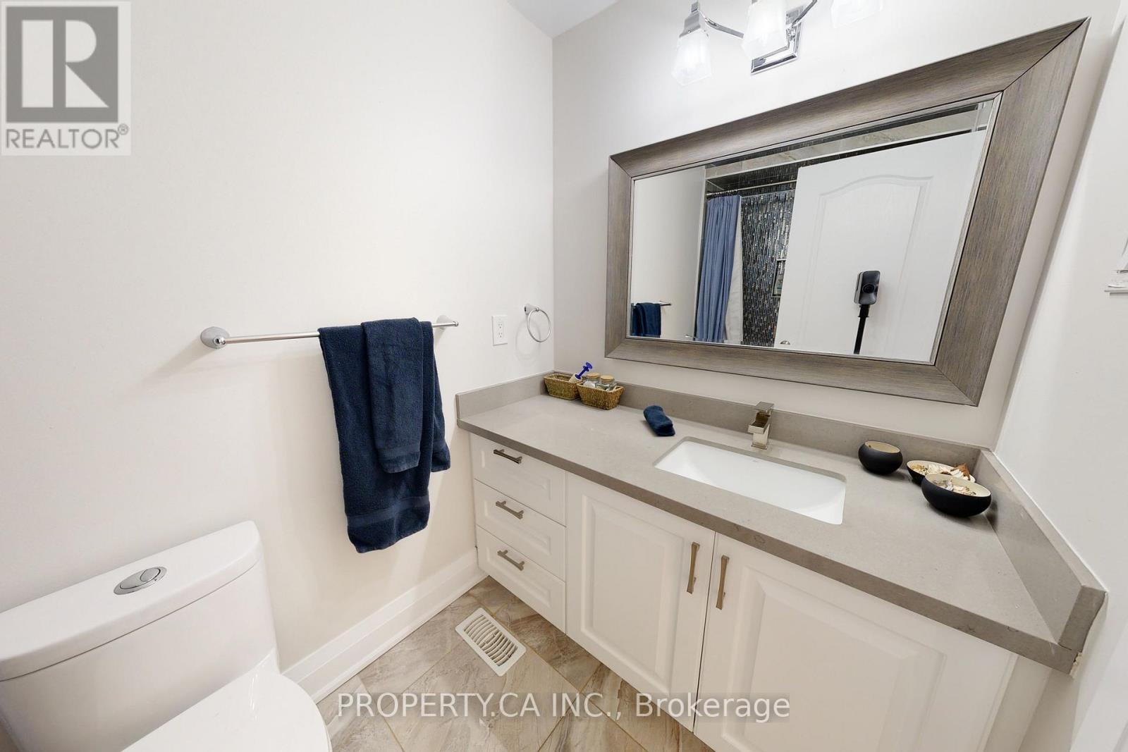 Upper - 635 Christie Street, Toronto, Ontario  M6G 3E6 - Photo 17 - C13517904