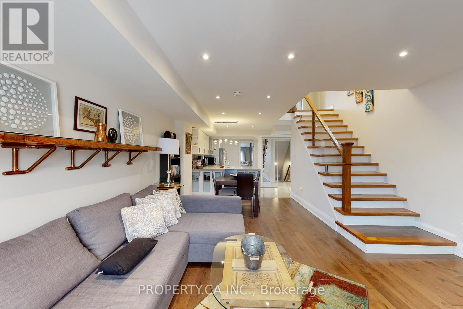 Upper - 635 Christie Street, Toronto, Ontario  M6G 3E6 - Photo 3 - C13517904