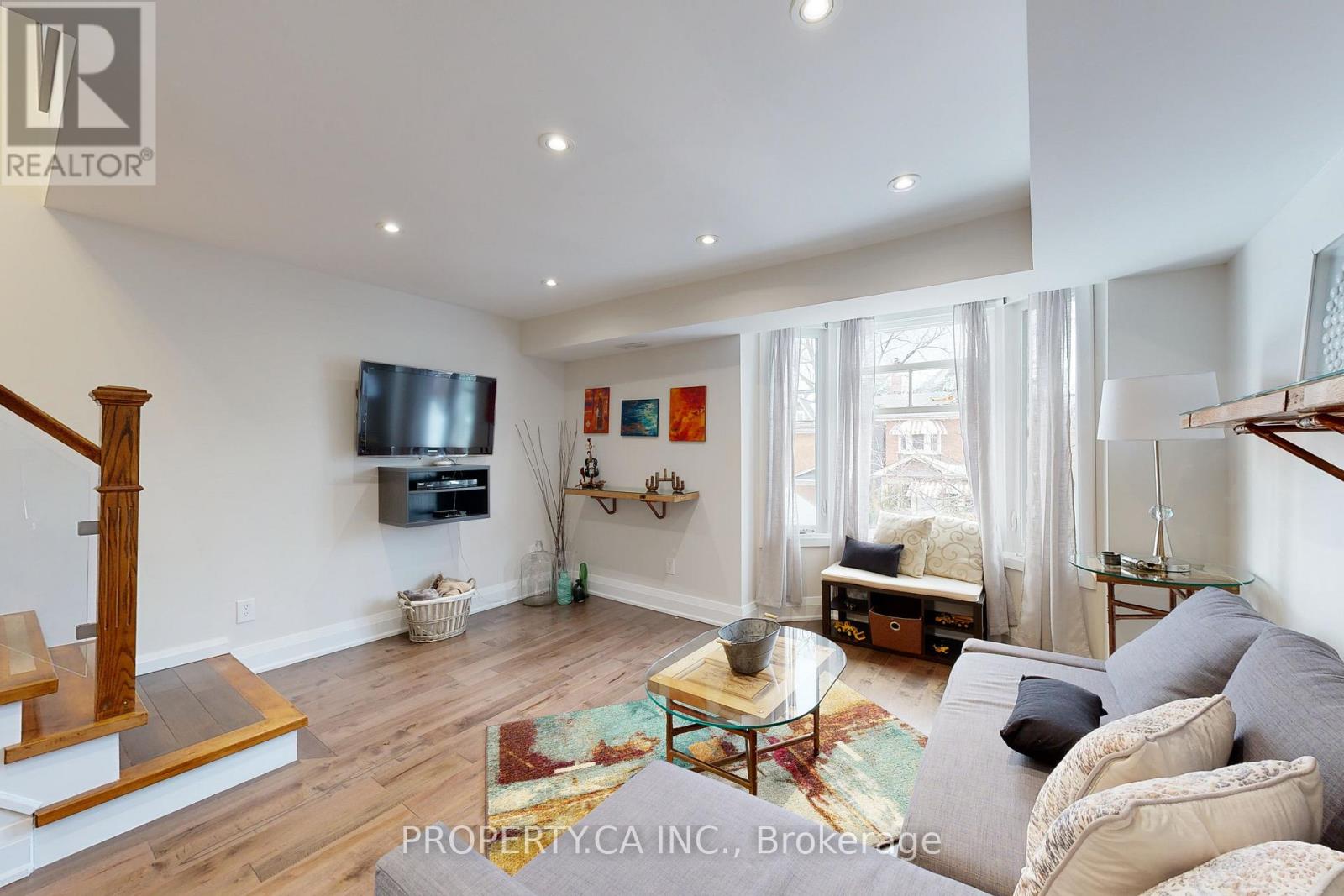 Upper - 635 Christie Street, Toronto, Ontario  M6G 3E6 - Photo 4 - C13517904
