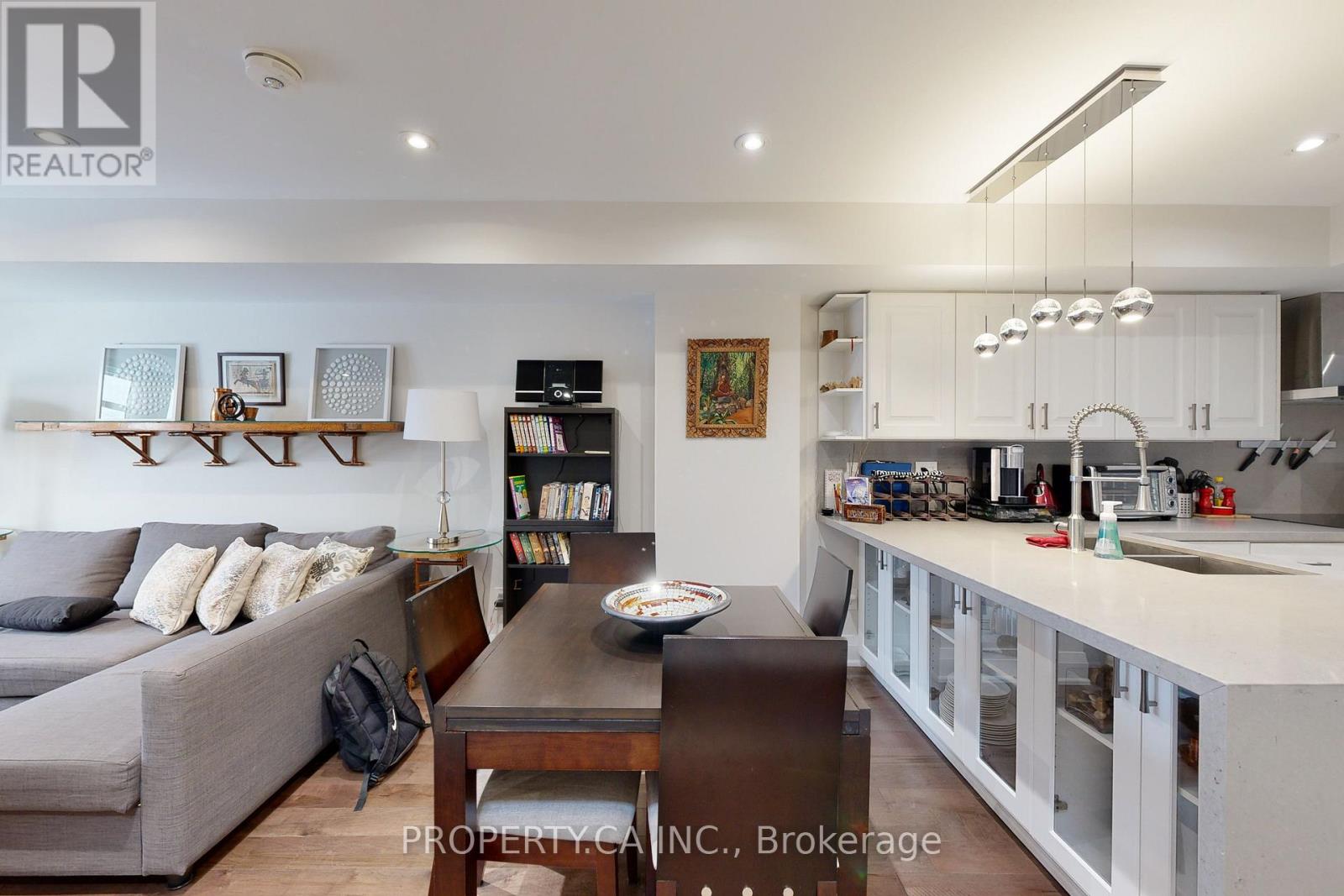 Upper - 635 Christie Street, Toronto, Ontario  M6G 3E6 - Photo 6 - C13517904