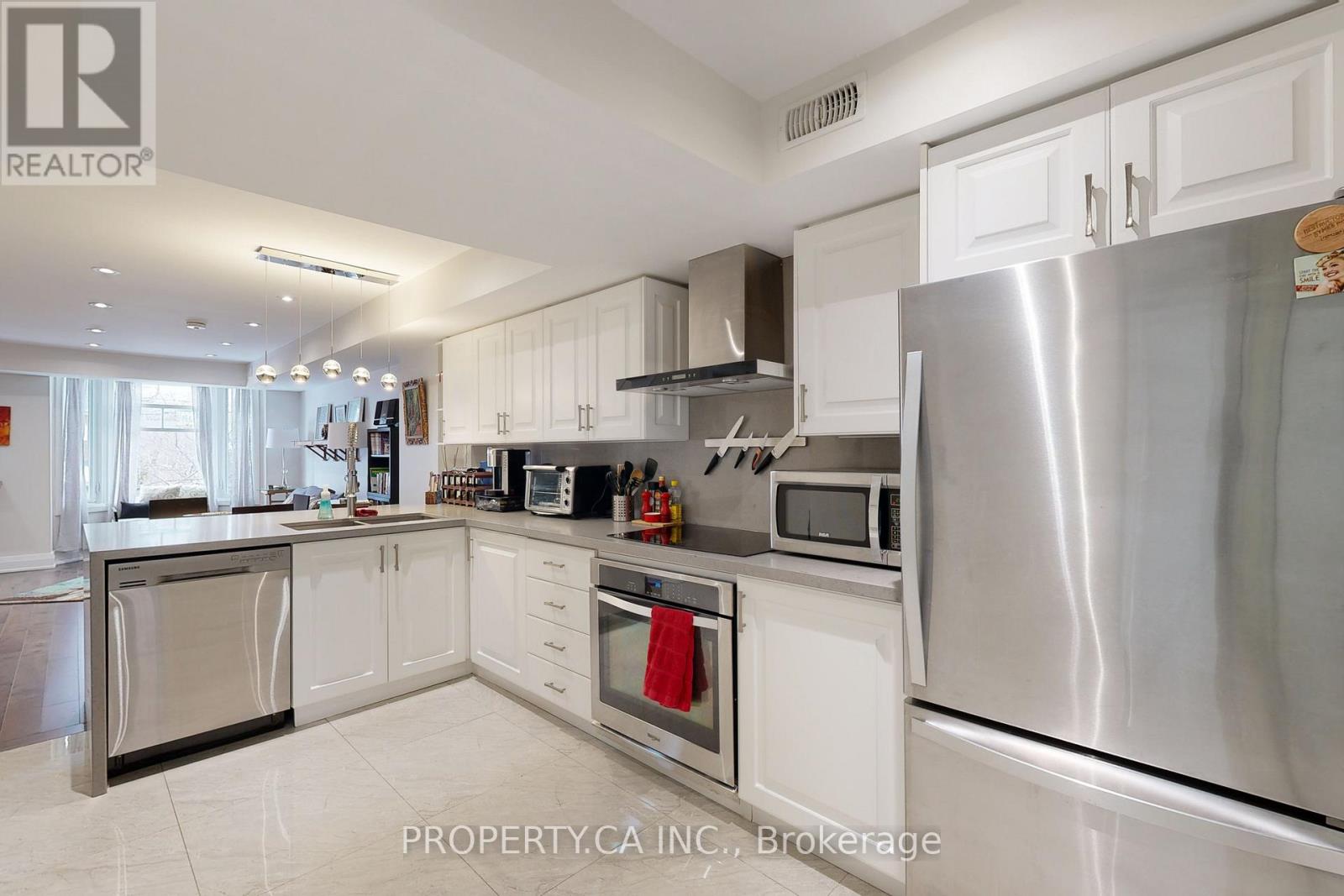 Upper - 635 Christie Street, Toronto, Ontario  M6G 3E6 - Photo 7 - C13517904