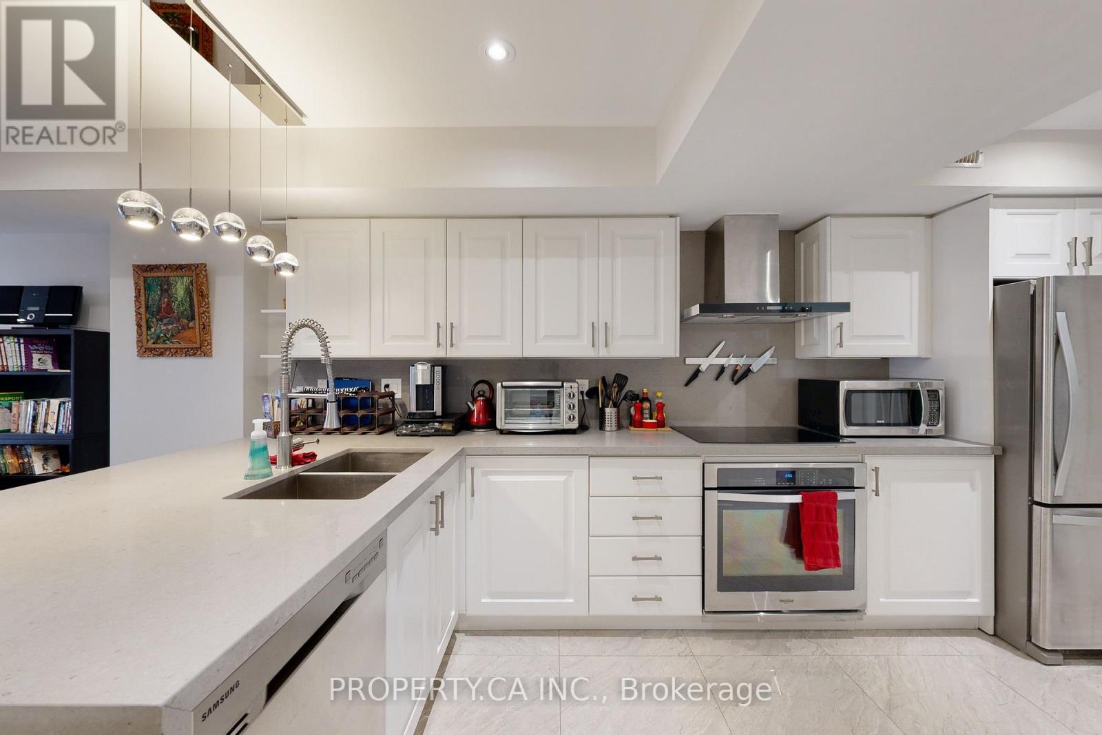 Upper - 635 Christie Street, Toronto, Ontario  M6G 3E6 - Photo 8 - C13517904