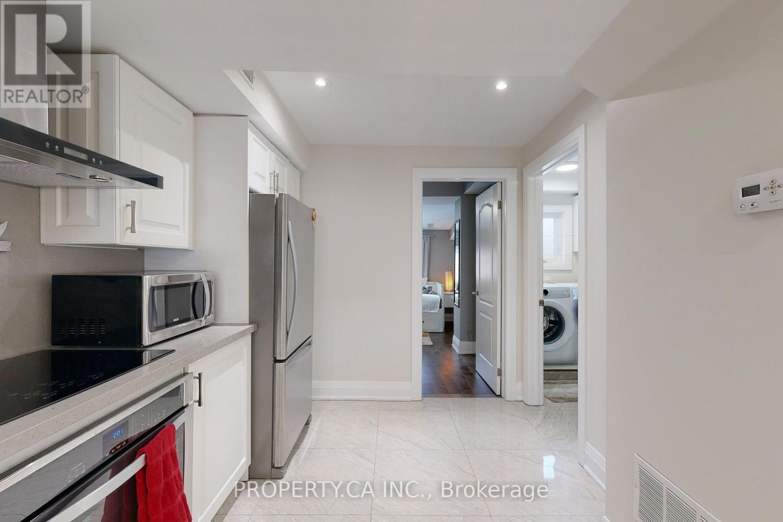 Upper - 635 Christie Street, Toronto, Ontario  M6G 3E6 - Photo 9 - C13517904