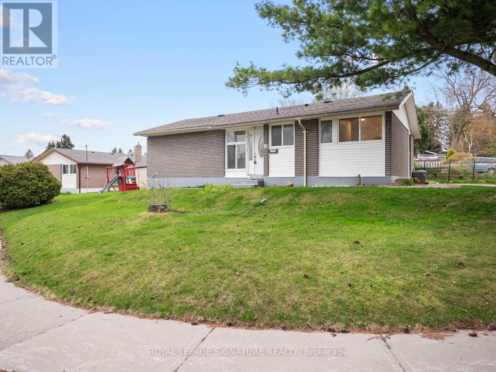 19 Shoreland Crescent, Toronto, Ontario  M1G 1M4 - Photo 2 - E13517670