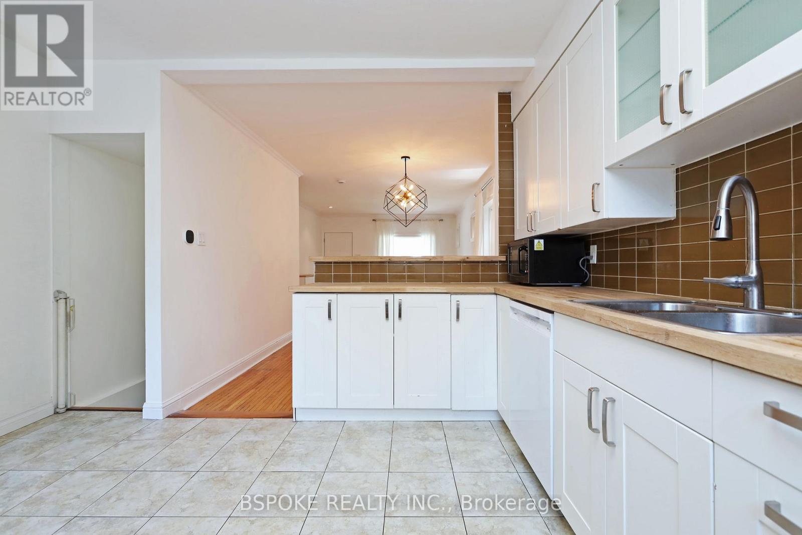 21 Curzon Street, Toronto, Ontario  M4M 3B3 - Photo 11 - E13517692