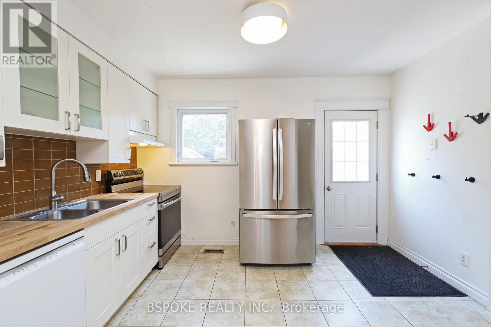 21 Curzon Street, Toronto, Ontario  M4M 3B3 - Photo 12 - E13517692