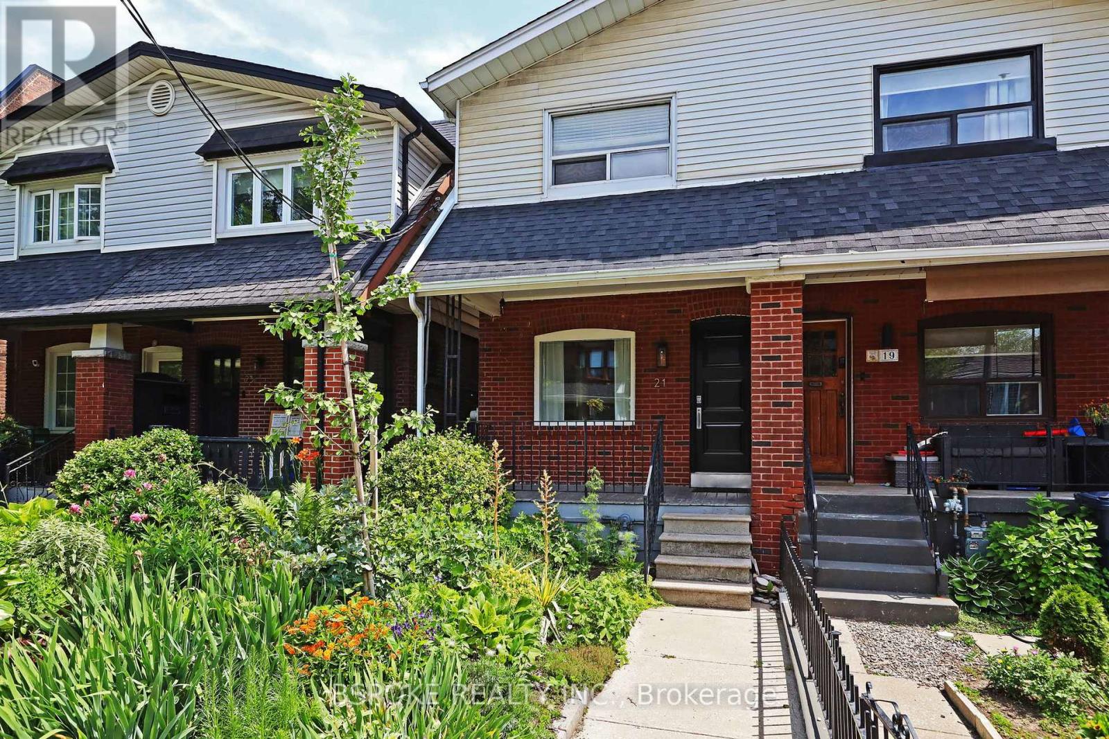21 Curzon Street, Toronto, Ontario  M4M 3B3 - Photo 2 - E13517692