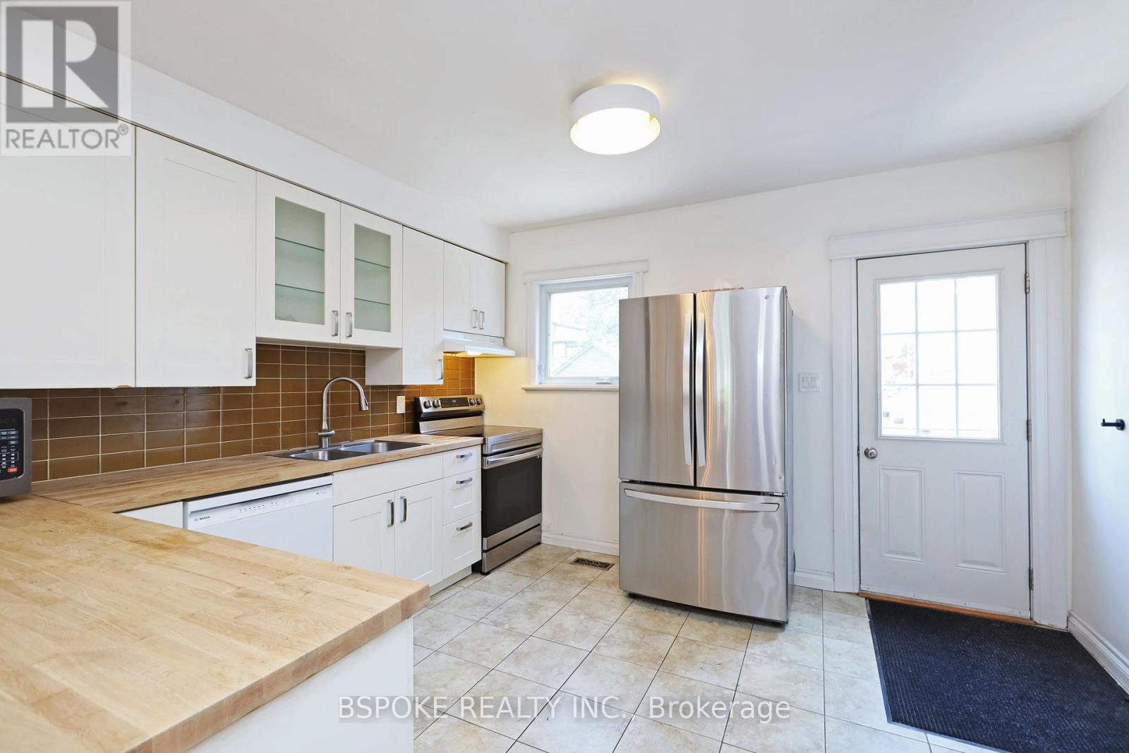 21 Curzon Street, Toronto, Ontario  M4M 3B3 - Photo 9 - E13517692