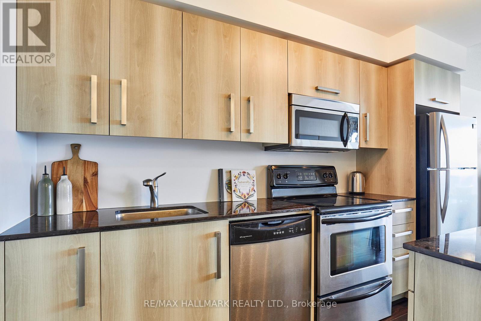 1804 - 1048 Broadview Avenue, Toronto, Ontario  M4K 2B8 - Photo 11 - E13517800