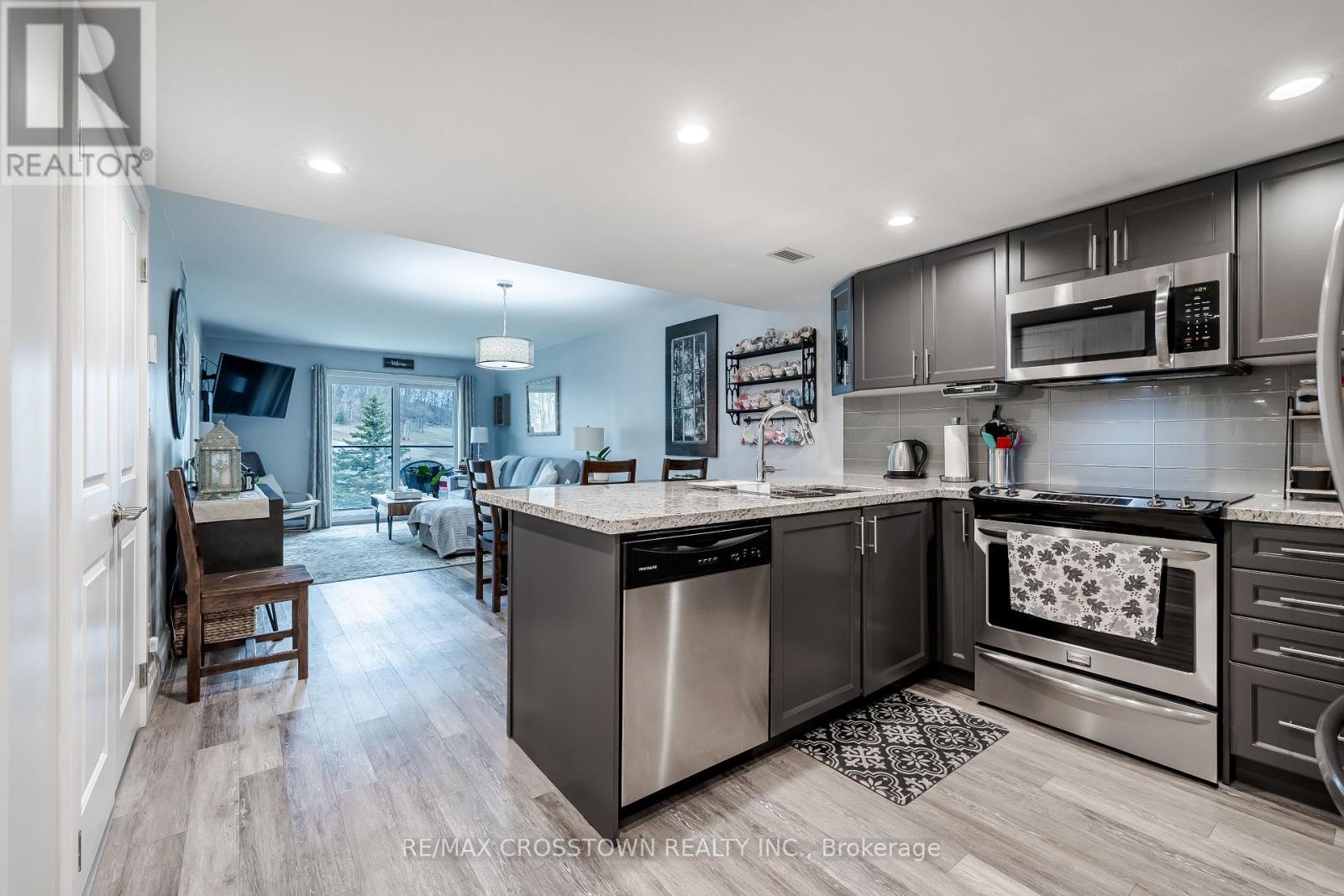 302 - 80 Horseshoe Boulevard, Oro-Medonte, Ontario  L4M 4Y8 - Photo 10 - S13517812