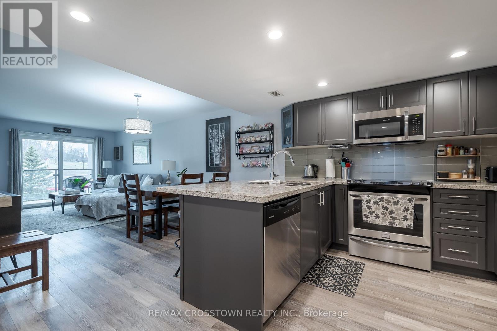 302 - 80 Horseshoe Boulevard, Oro-Medonte, Ontario  L4M 4Y8 - Photo 9 - S13517812