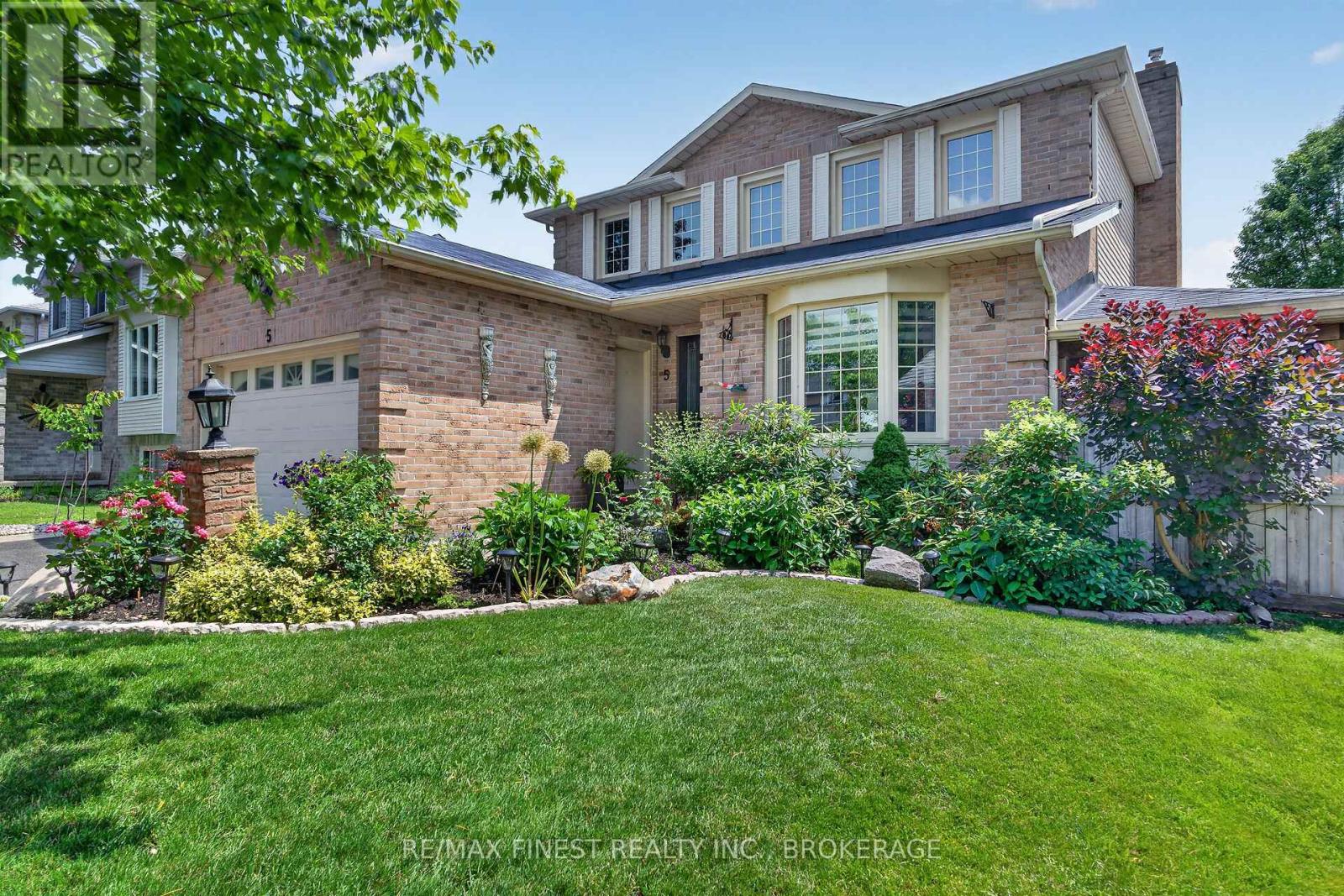 5 BUCKINGHAM COURT, Kingston (Kingston East (Incl Barret Crt))