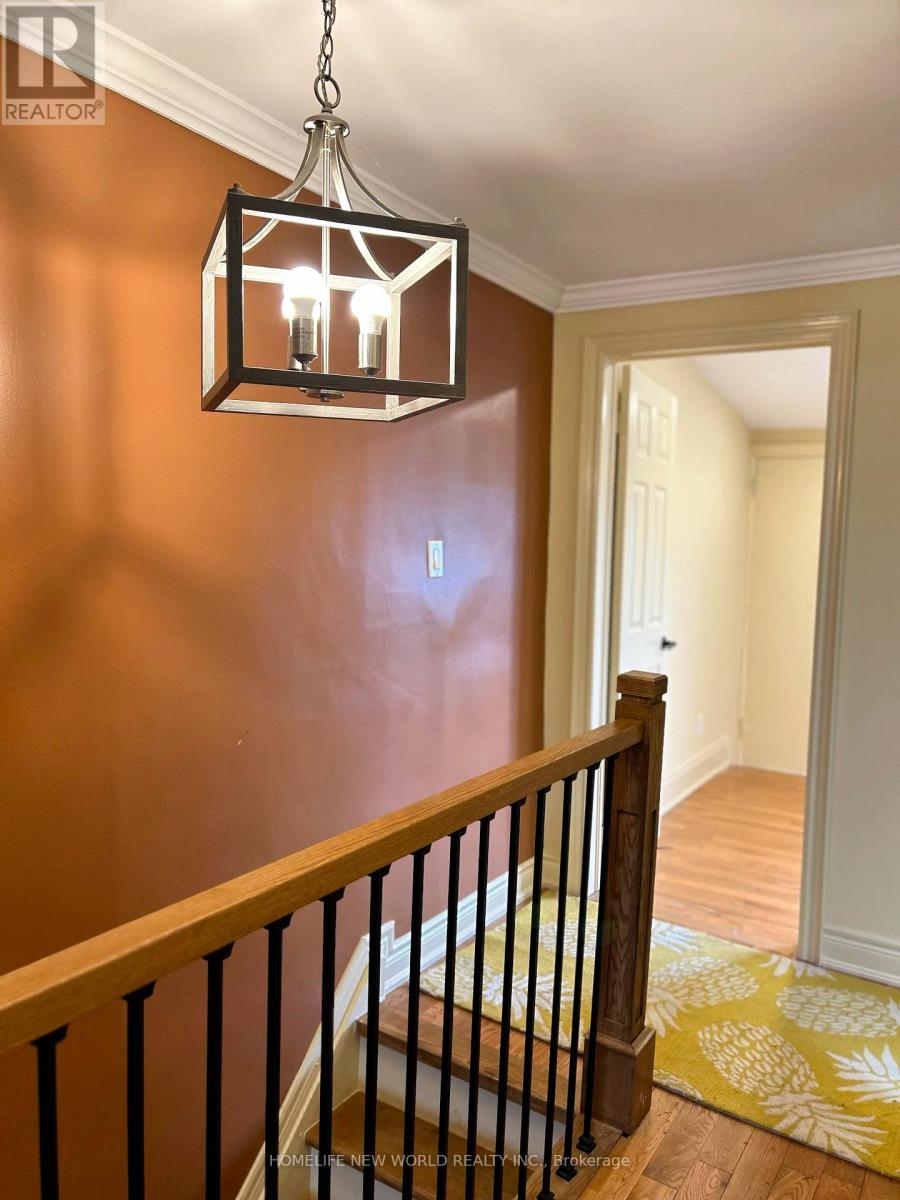 Upper - 11 Humber Boulevard, Toronto, Ontario  M6N 2H7 - Photo 10 - W13448536
