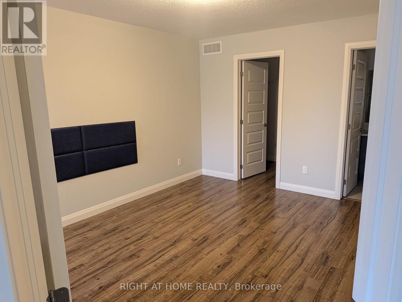17 - 3046 Springmeadow Road E, London South, Ontario N6J 3V9 - Photo 3 - X12963048