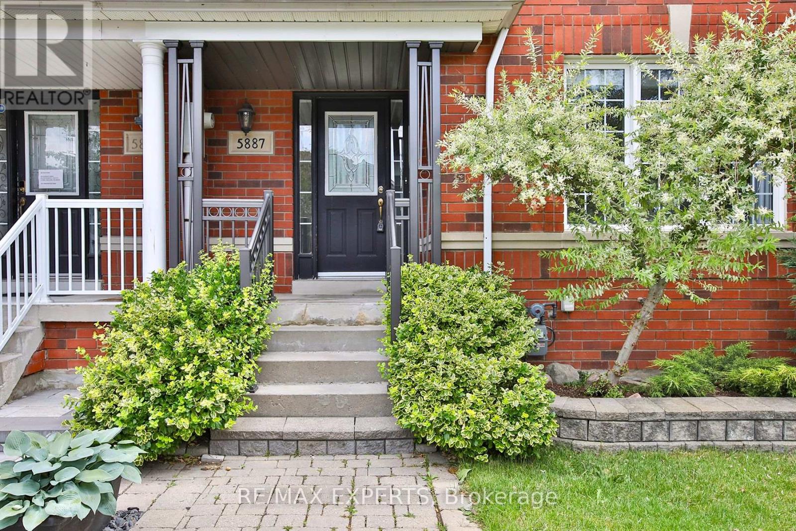 5887 Shelford Terrace, Mississauga, Ontario  L5M 6J9 - Photo 2 - W13517672