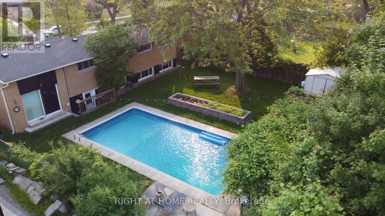 423 Scarsdale Crescent, Oakville, Ontario  L6L 3W6 - Photo 1 - W13517690
