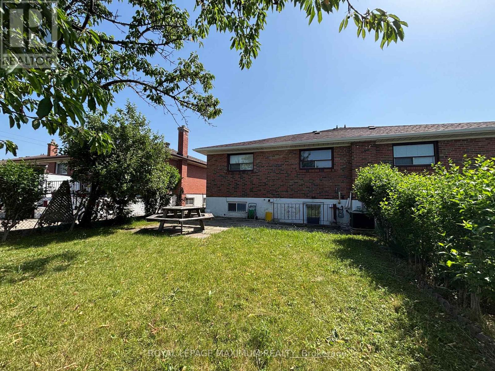 54 Hisey Crescent W, Toronto, Ontario  M3N 1V1 - Photo 27 - W13517708