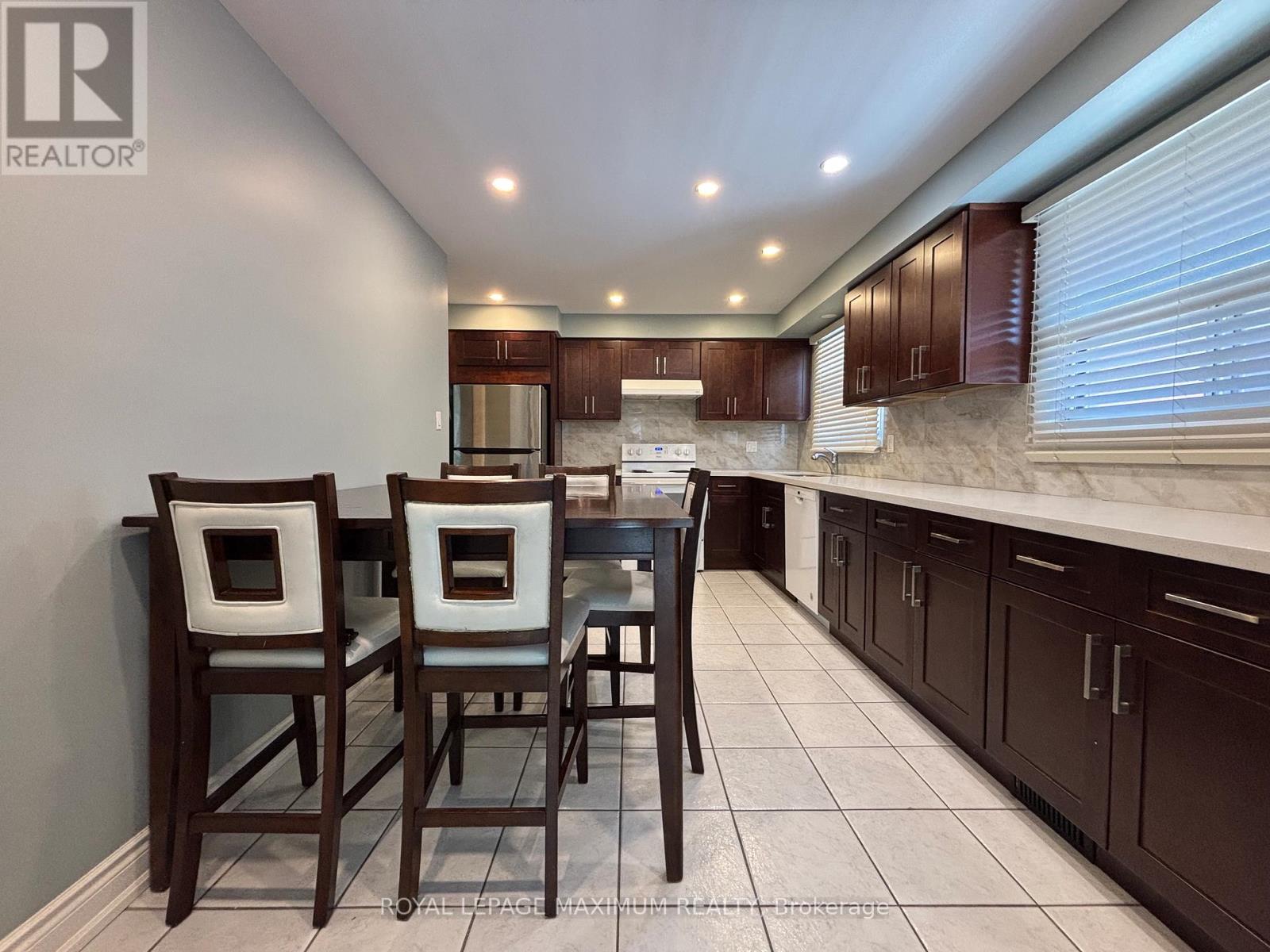 54 Hisey Crescent W, Toronto, Ontario  M3N 1V1 - Photo 4 - W13517708