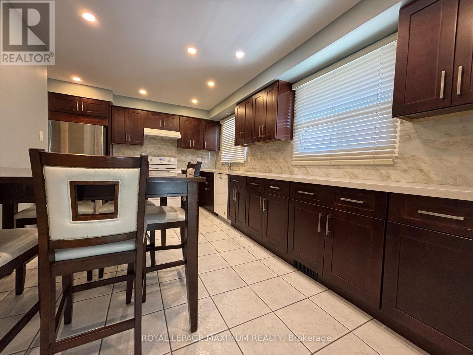 54 Hisey Crescent W, Toronto, Ontario  M3N 1V1 - Photo 5 - W13517708