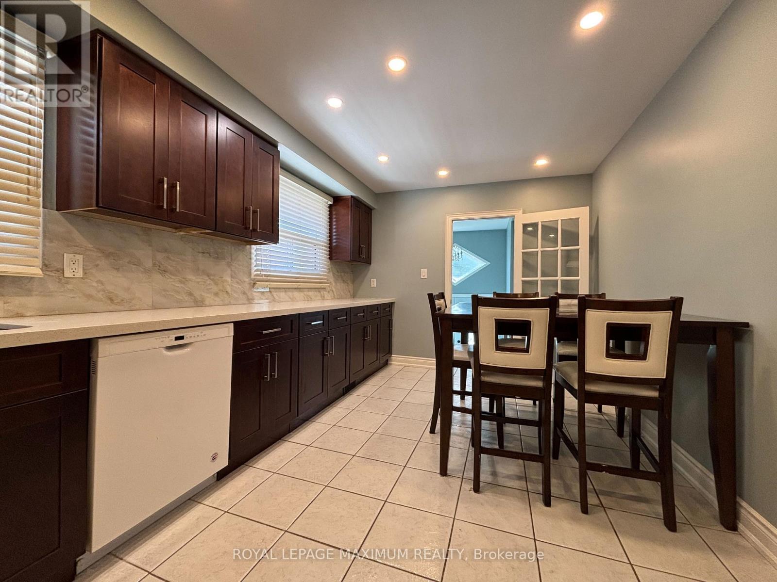 54 Hisey Crescent W, Toronto, Ontario  M3N 1V1 - Photo 7 - W13517708
