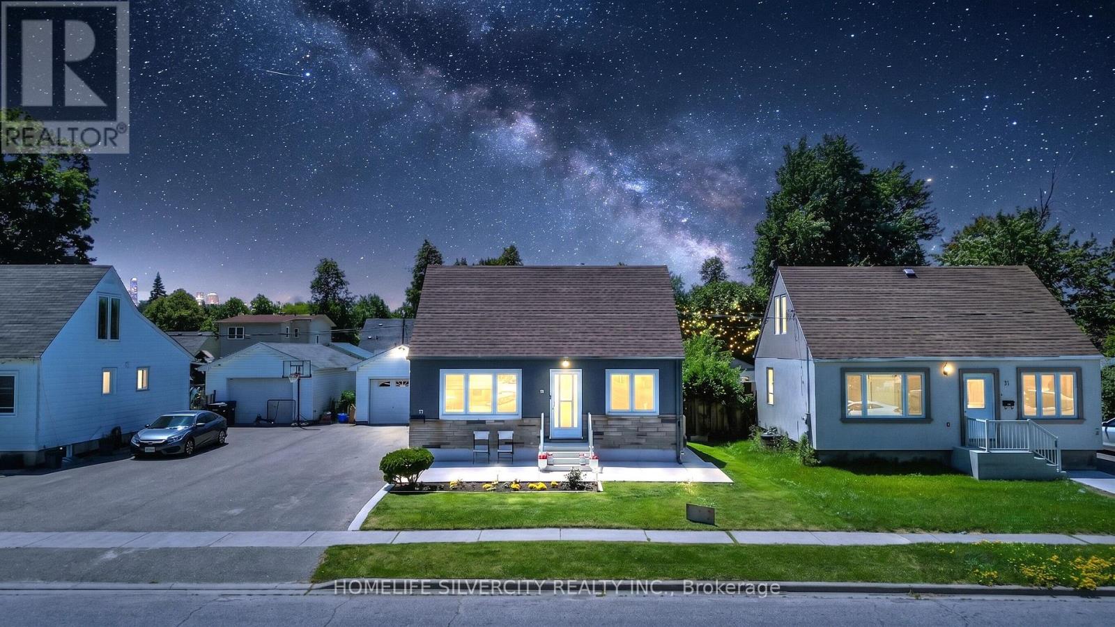 19 PLEASANTVIEW AVENUE, Brampton, Ontario
