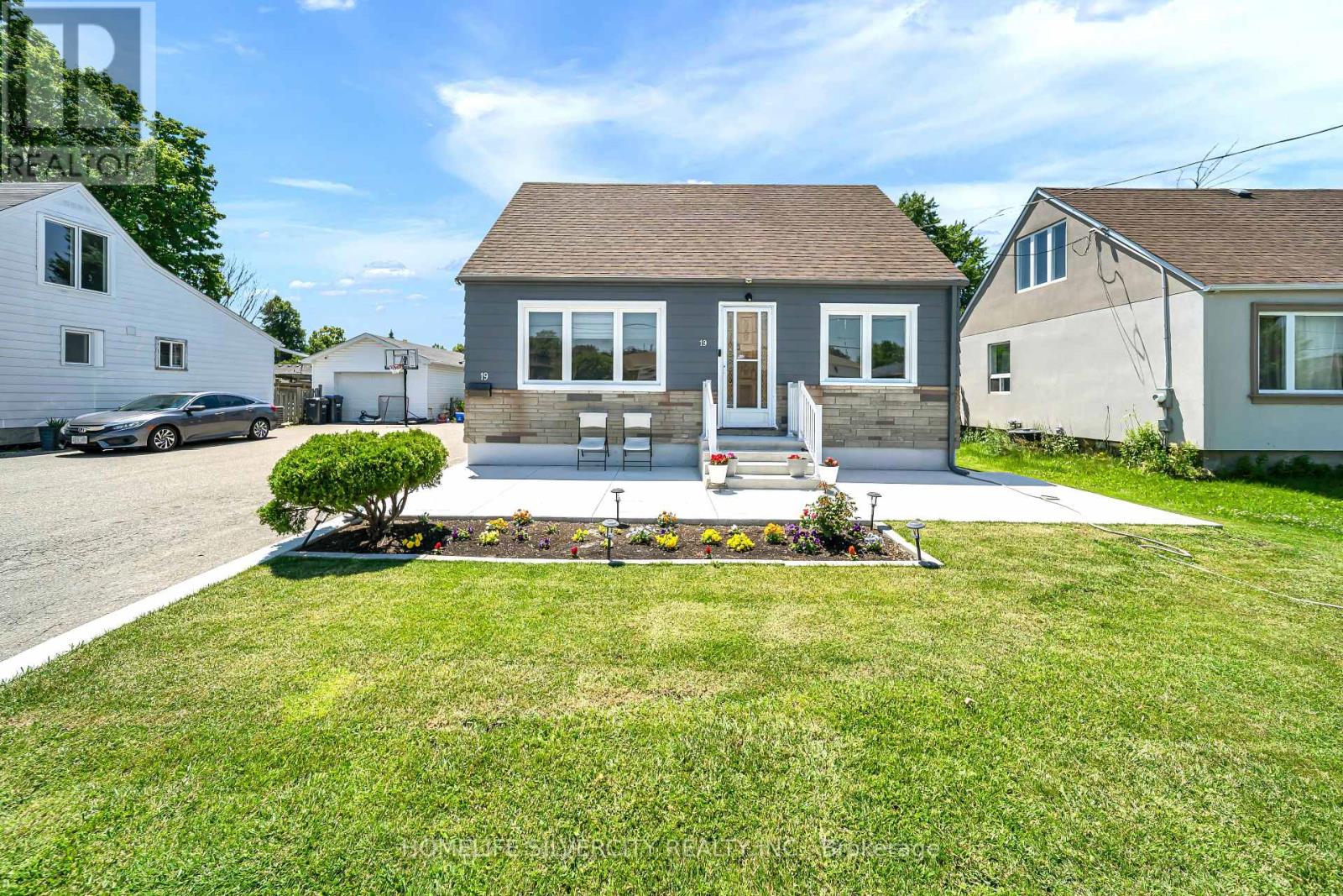 19 Pleasantview Avenue, Brampton, Ontario  L6X 1W5 - Photo 3 - W13517902