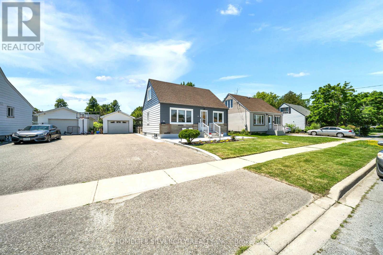 19 Pleasantview Avenue, Brampton, Ontario  L6X 1W5 - Photo 4 - W13517902