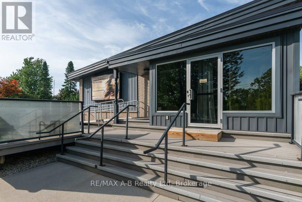 4 Mc Farlane Street, Stratford, Ontario  N5A 8B6 - Photo 2 - X13486212